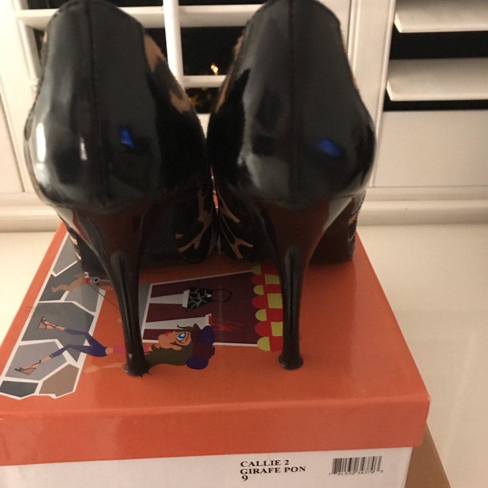 Shoes - Picture 4 of 6